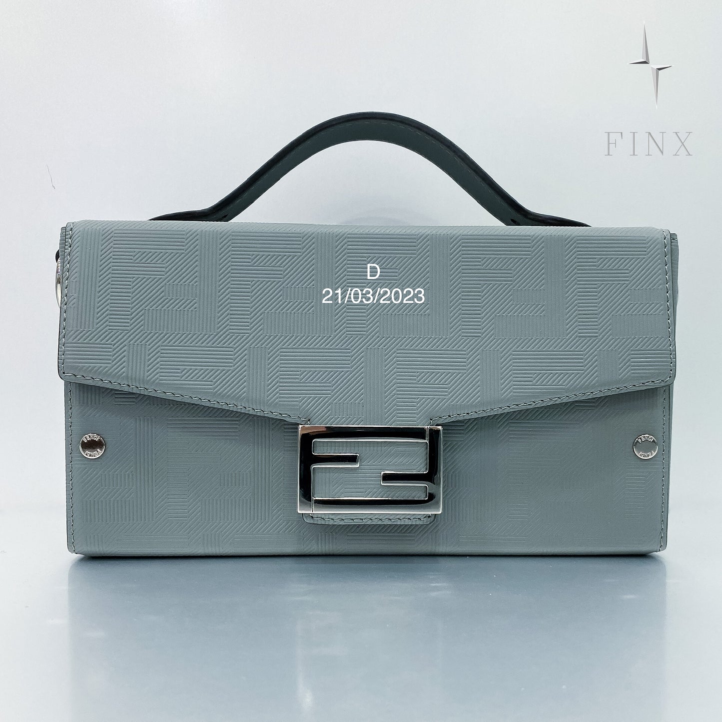 ชุดฟิล์มกันรอย Baguette Trunk แบบนุ่มของ Fendi