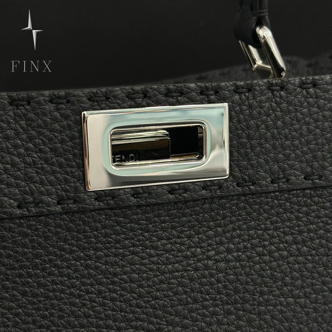 Fendi Peekaboo IseeU ชุดป้องกันขนาดกลาง