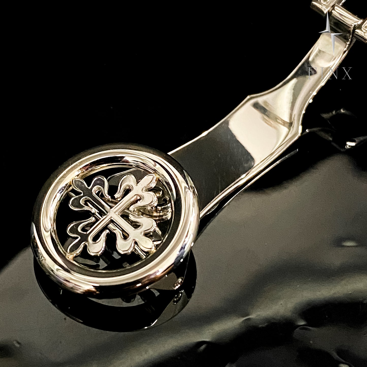 ชุดป้องกันภาวะแทรกซ้อนของ Patek Philippe (เวลาโลก) 5935A-001