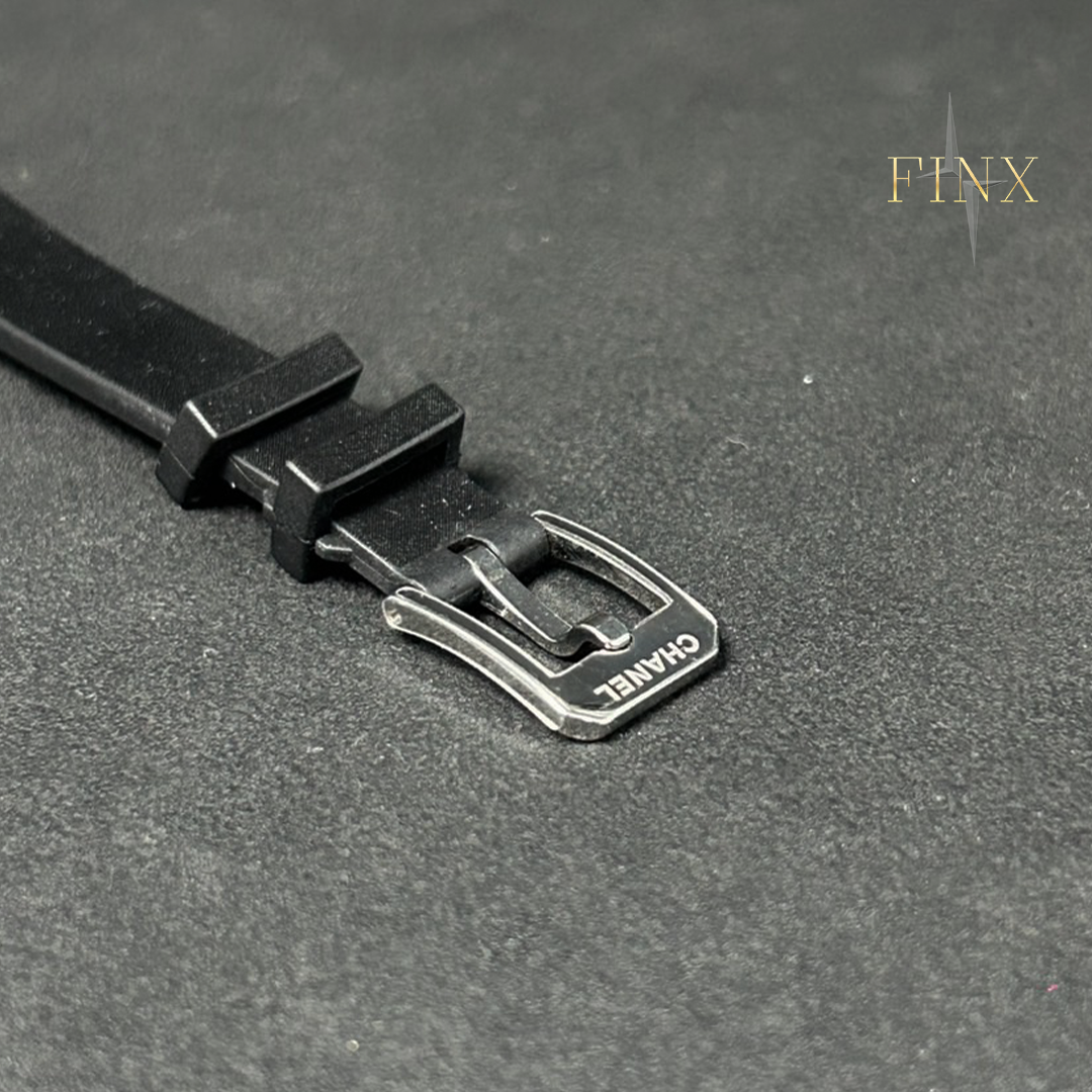CHANEL Premiere H7942 buckle detail