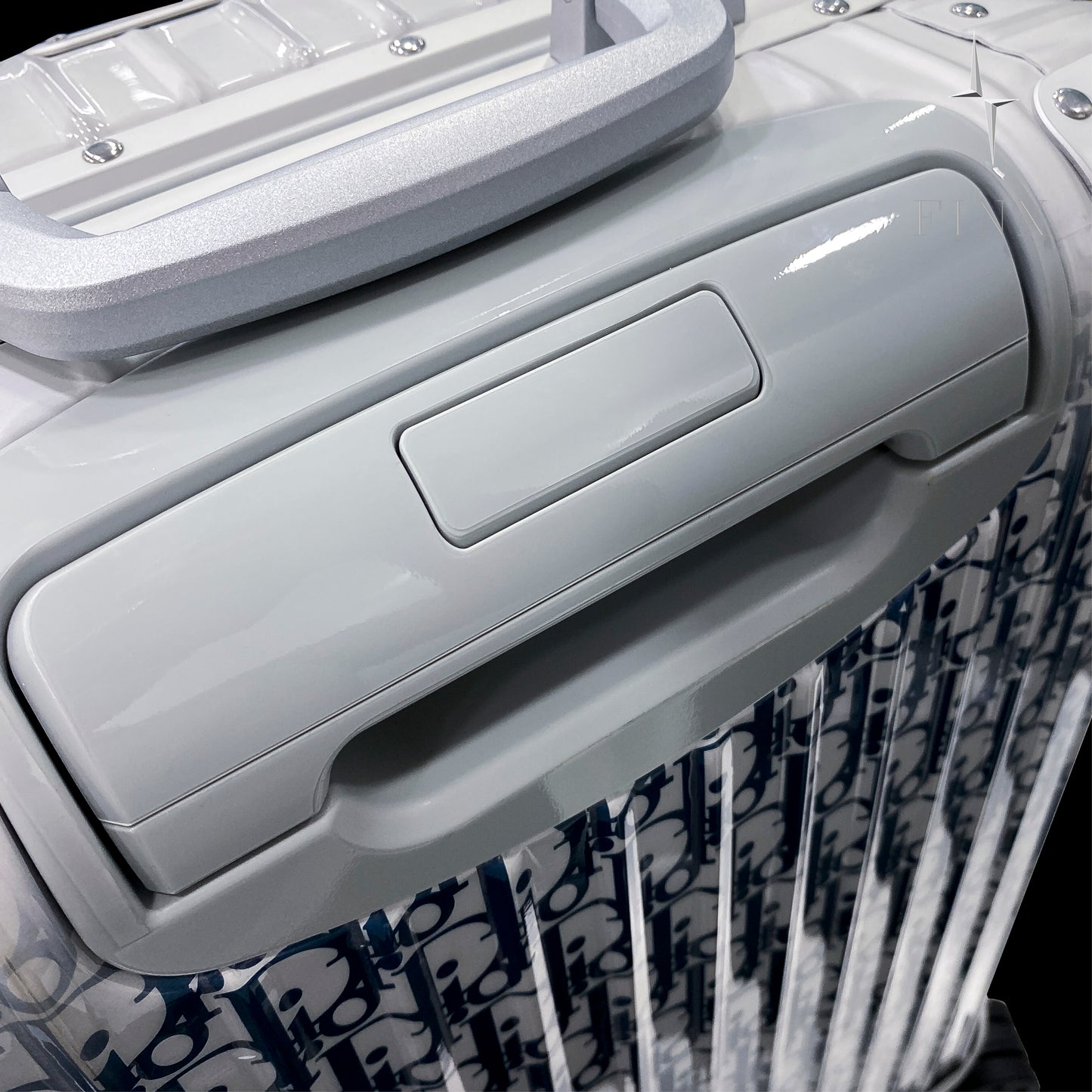 DIOR AND RIMOWA 登机行李箱渐变蓝色 Dior Oblique 铝制保护套件