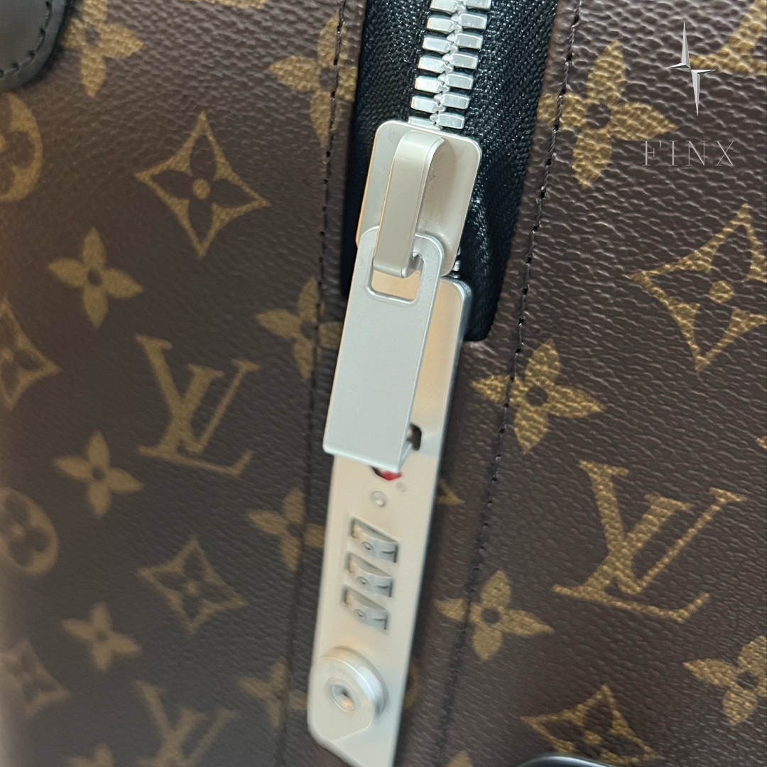 LV スプレーケース Louis Vuitton Horizon 55 Luggage Protection Kit | Invisible Watch